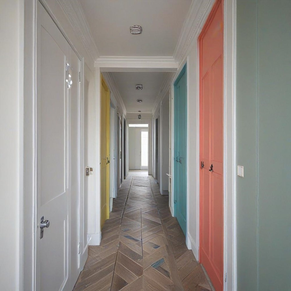 Peindre un couloir avec plusieurs portes
