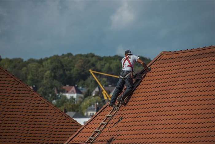 Fuite sur toit de maison : Comment réparer ?      