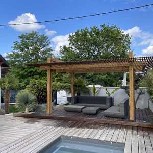Julien, un installateur de piscine à Corbeil-Essonnes
